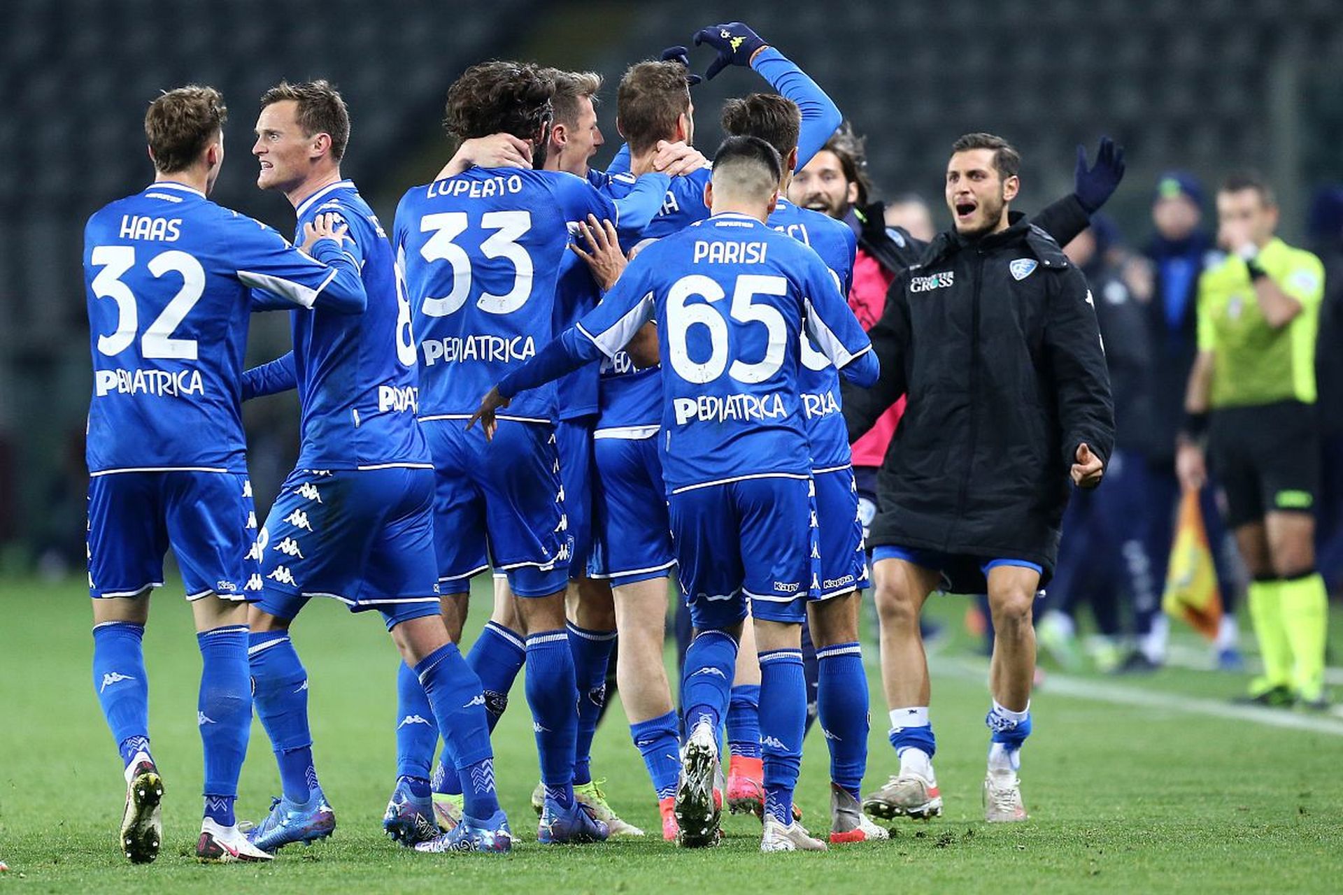 中都有亮眼 中都有亮眼